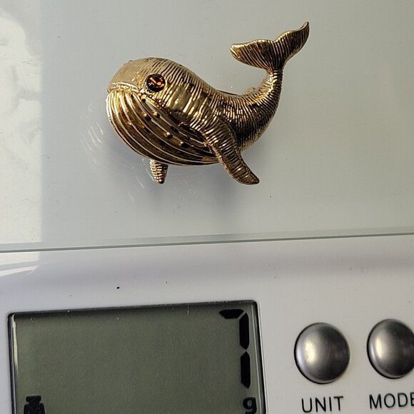 Gold Baby Whale Brooch Pin - Picture 7 of 8